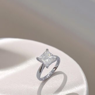 4 prongs princess cut lab grown diamond engagement ring