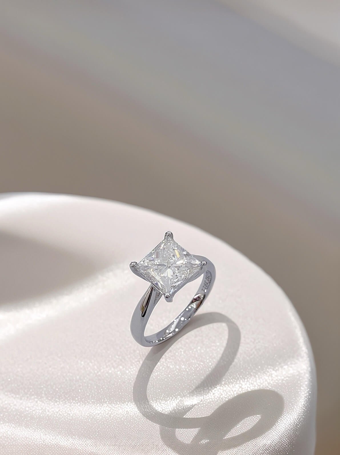 4 prongs princess cut lab grown diamond engagement ring