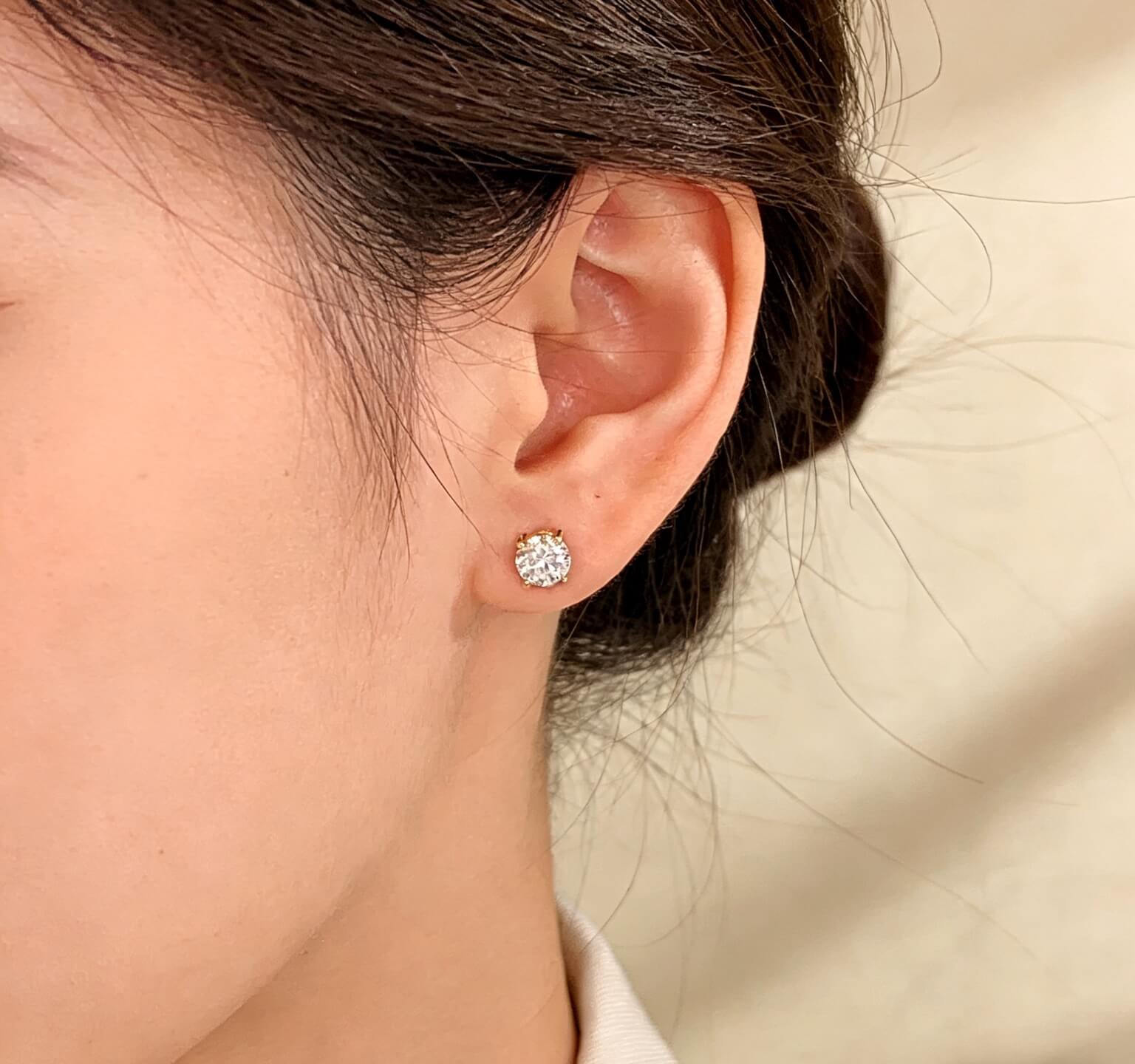 4 prongs round cut lab grown diamond earrings stud