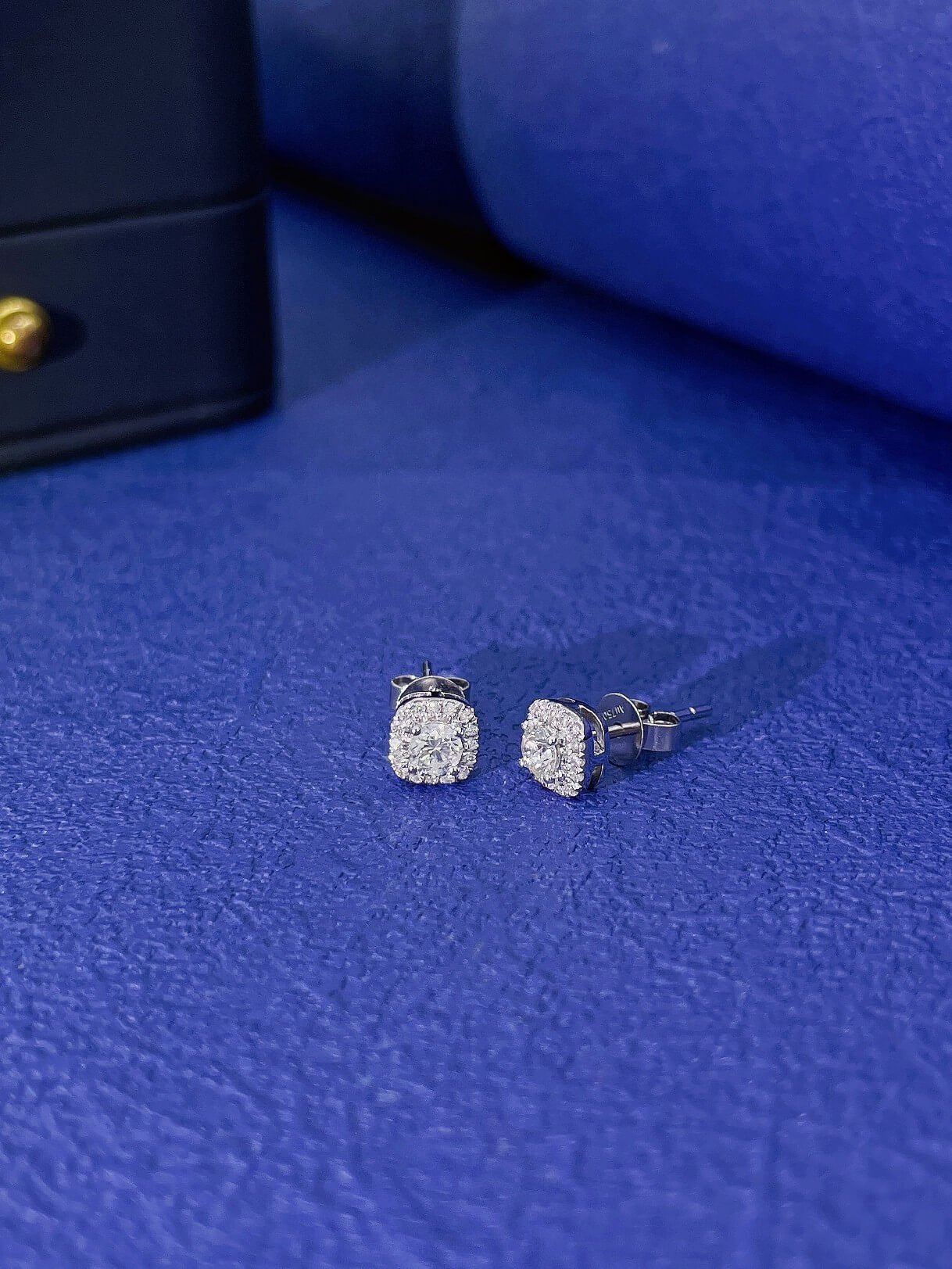 Halo setting round cut lab grown diamond earrings stud