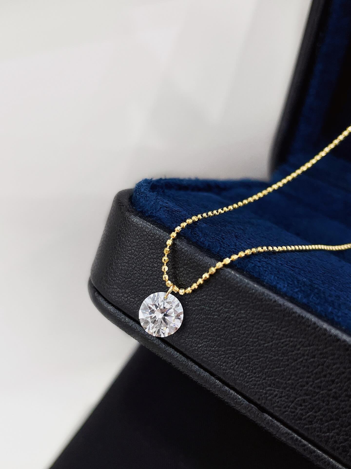 Round cut lab grown diamond pendant necklace