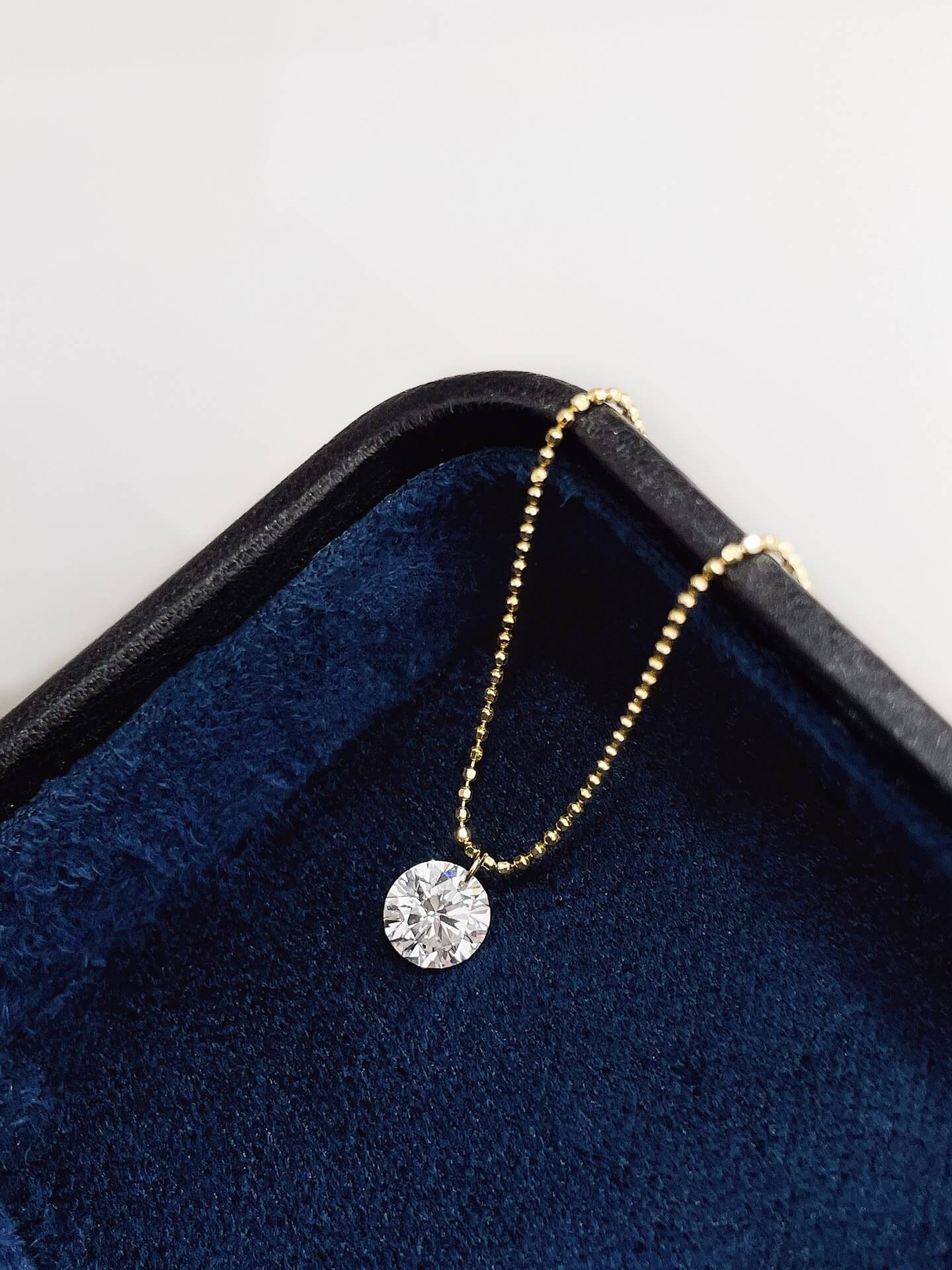 Round cut lab grown diamond pendant necklace