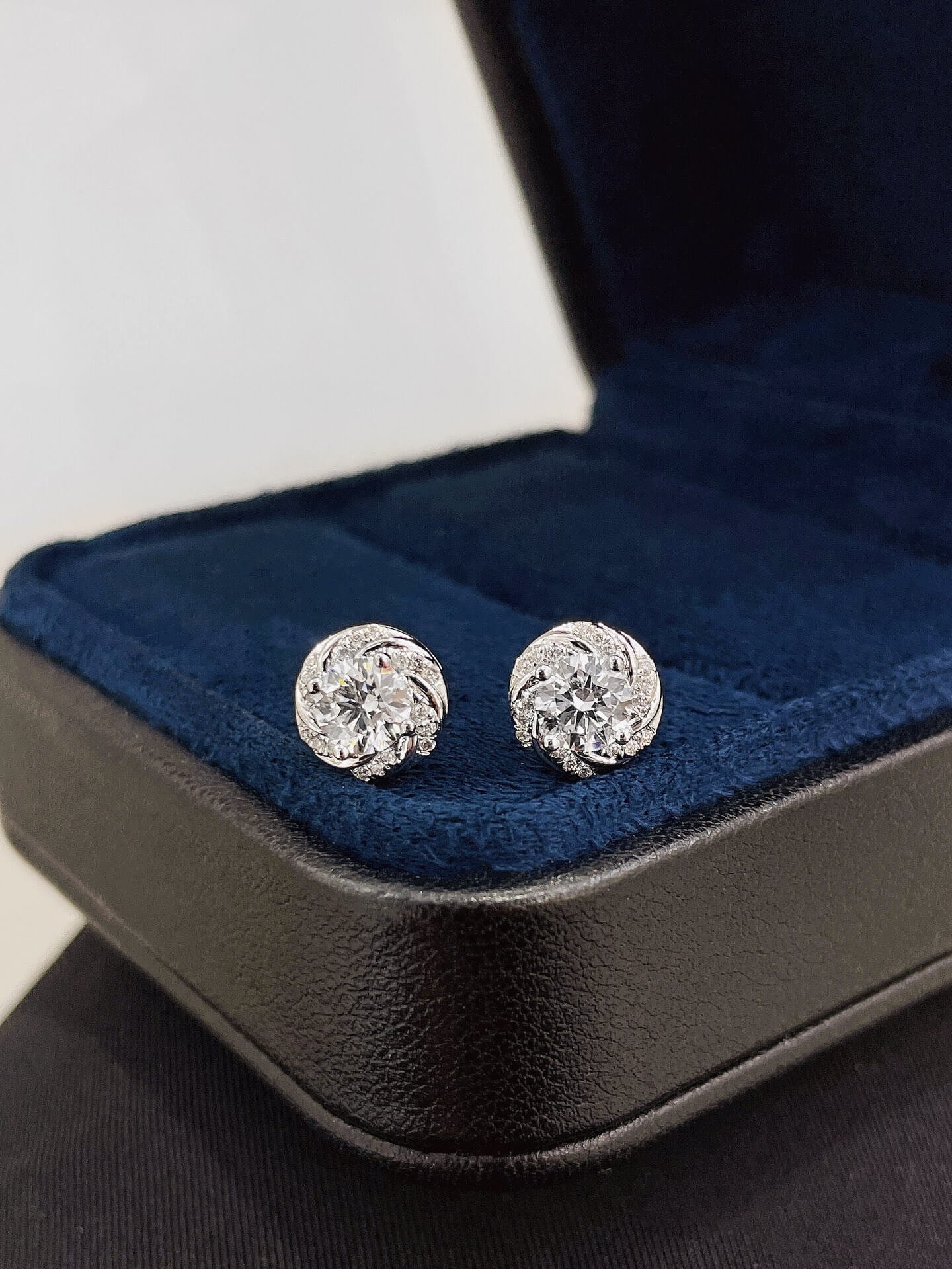 Round lab grown diamond starry sky surround earrings stud