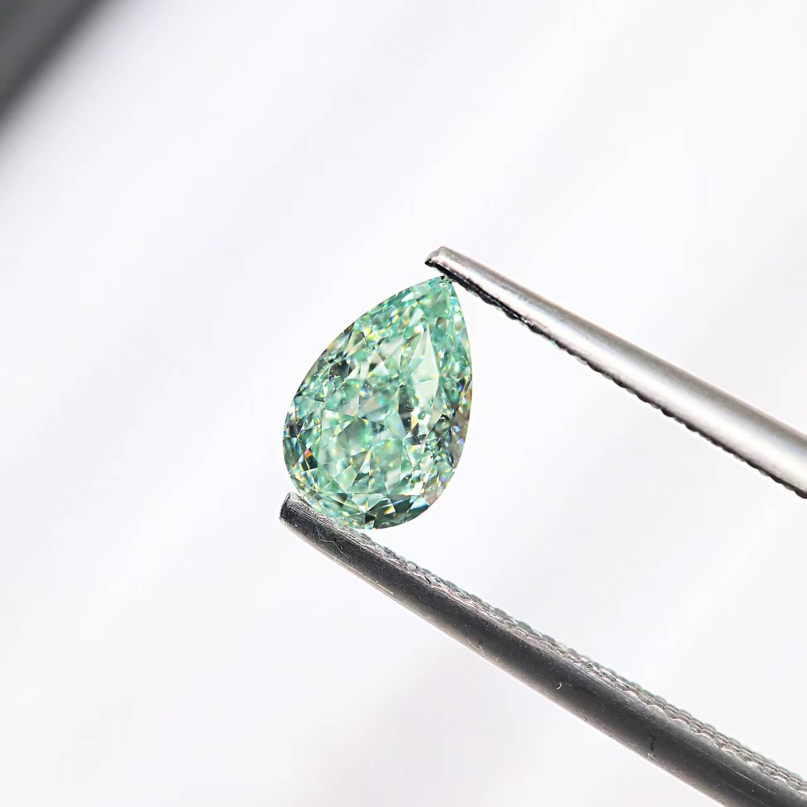 1.01ct pear cut fancy vivid green lab grown diamond