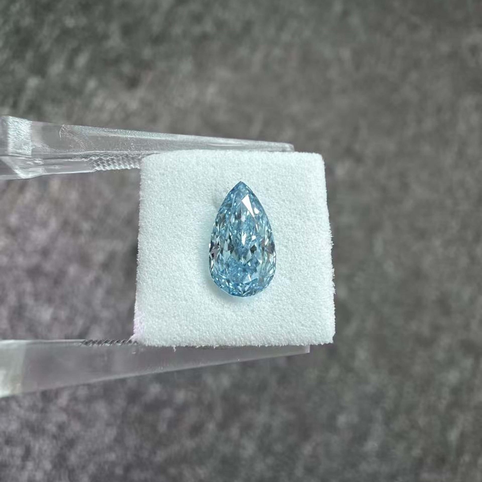 1.05ct pear cut fancy vivid blue lab grown diamond