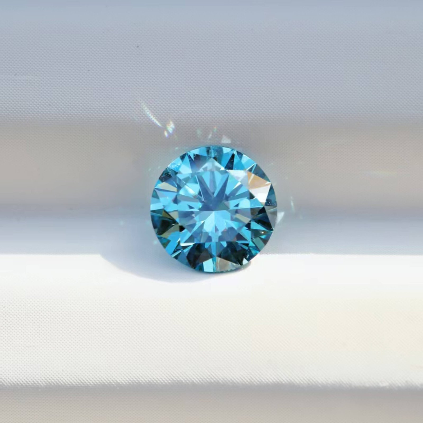1.50ct round cut fancy vivid blue lab grown diamond