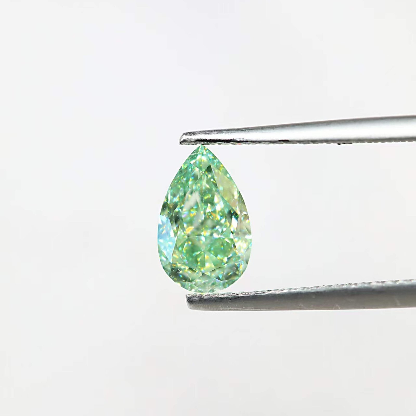 1.51ct pear cut fancy vivid green lab grown diamond
