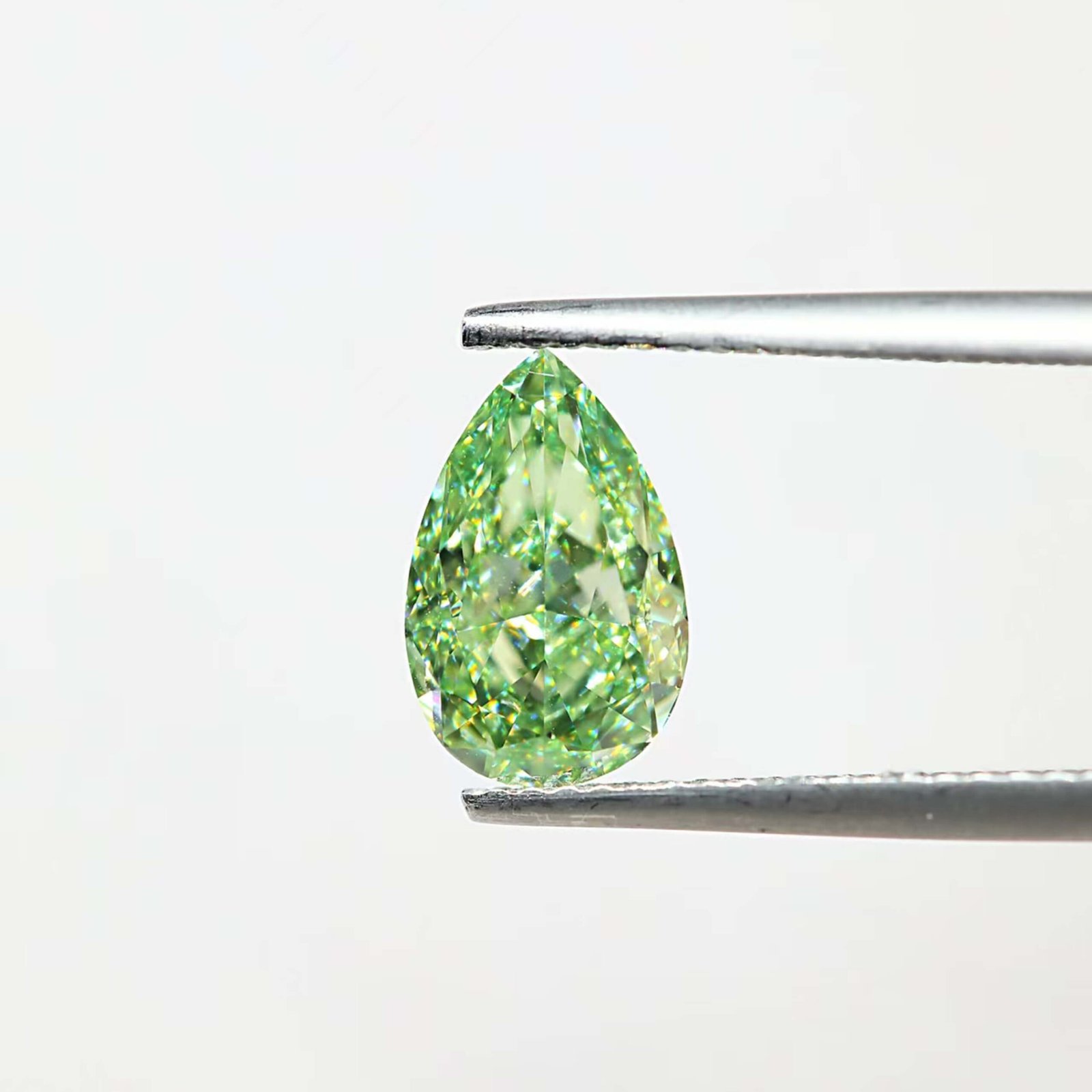2.01ct pear cut fancy vivid green lab grown diamond