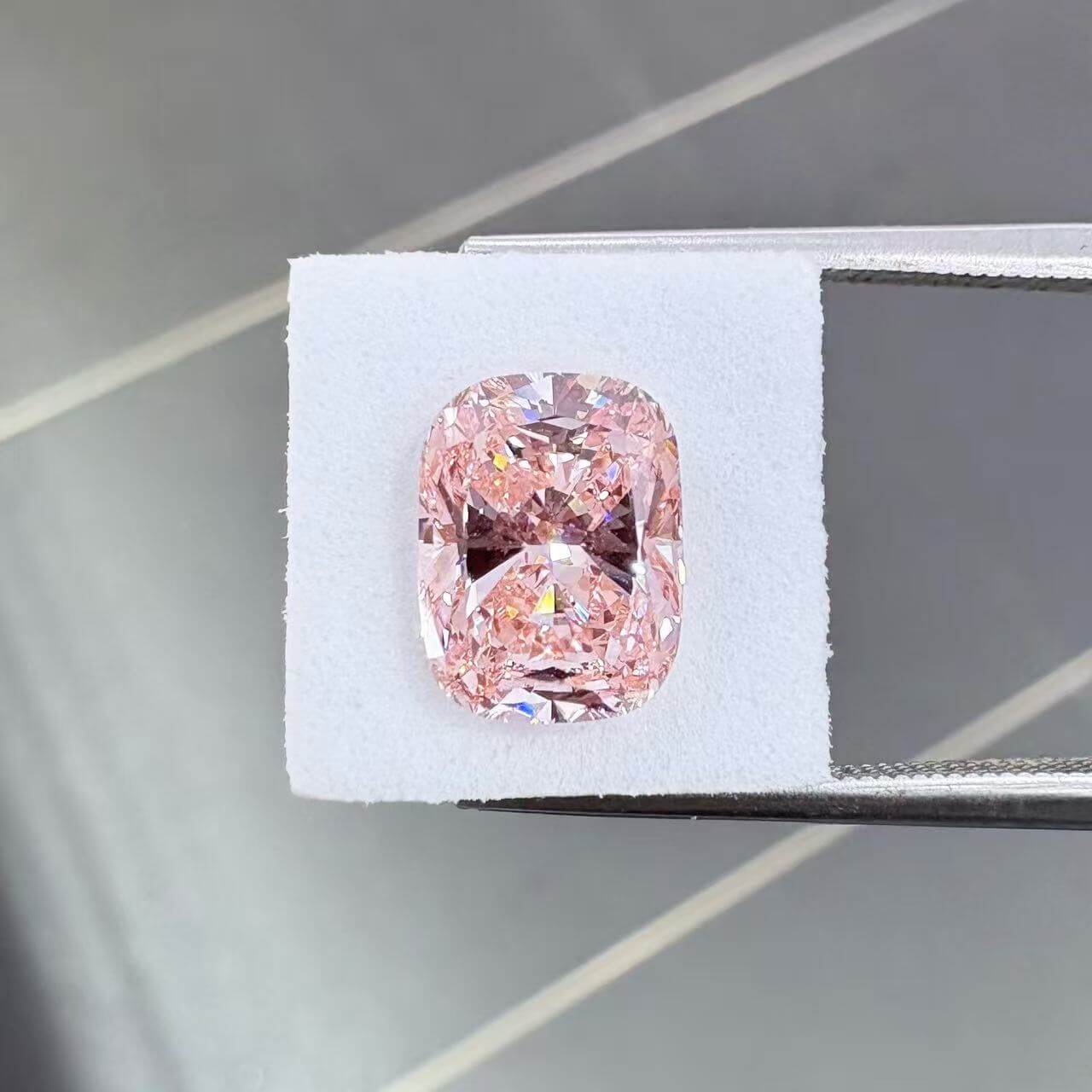 2.52ct cushion cut fancy vivid pink lab grown diamond
