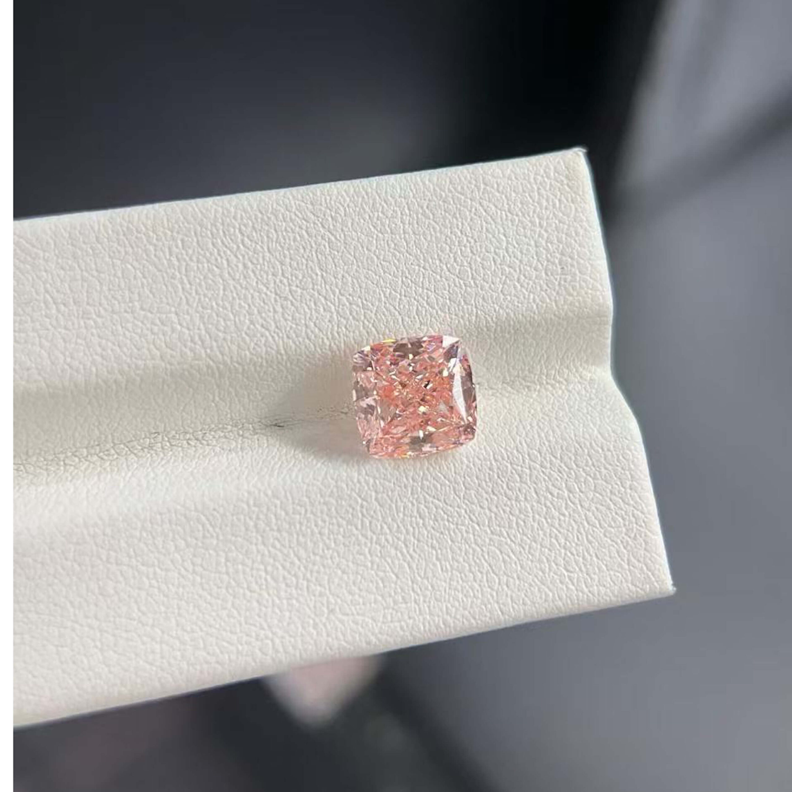 3.04ct cushion cut fancy vivid pink lab grown diamond