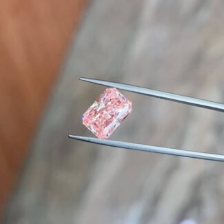 5.05ct radiant cut fancy vivid pink lab grown diamond