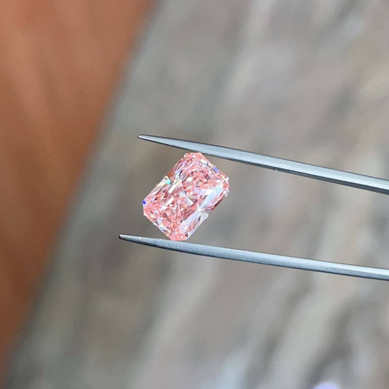 5.05ct radiant cut fancy vivid pink lab grown diamond