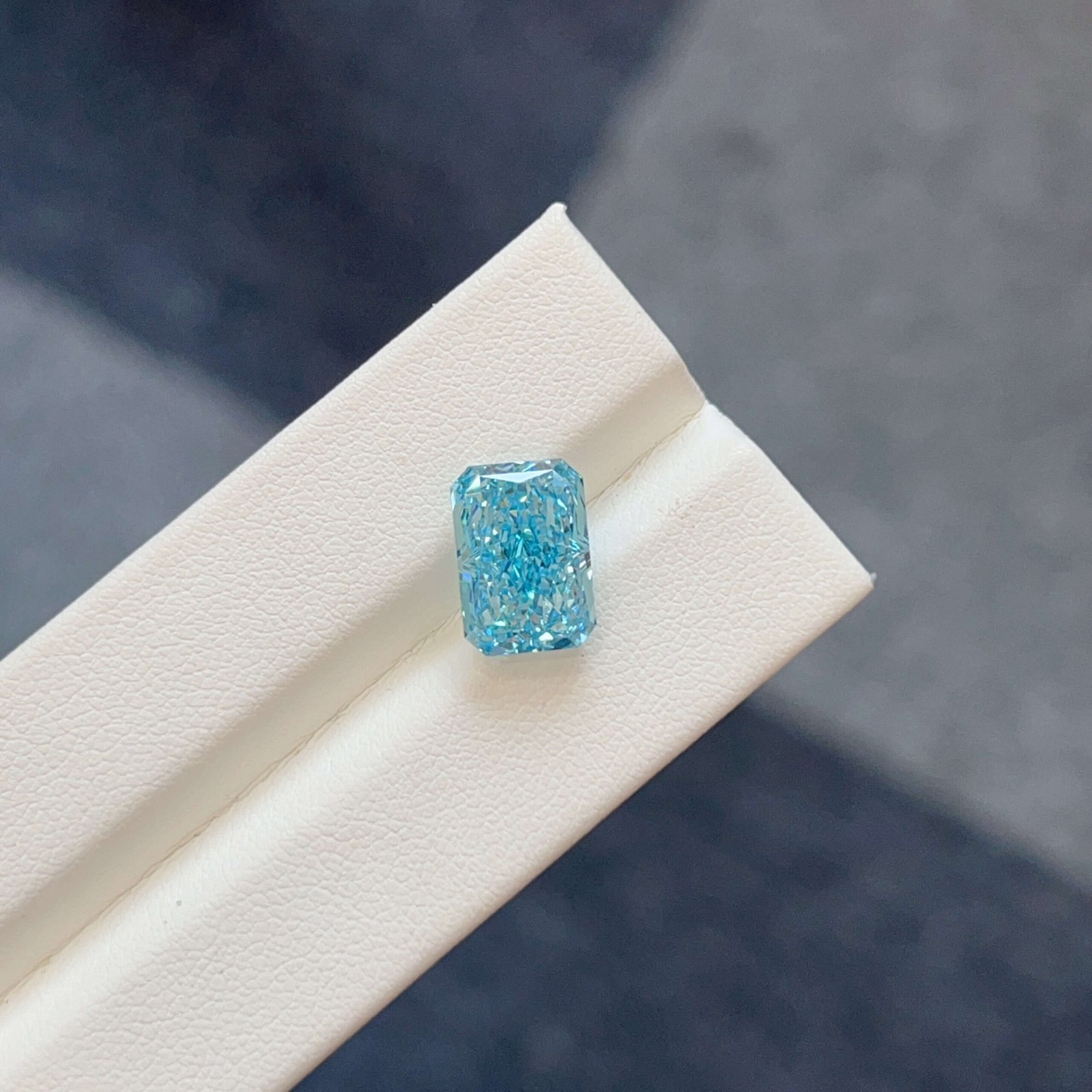 5.08ct radiant cut fancy vivid blue lab grown diamond