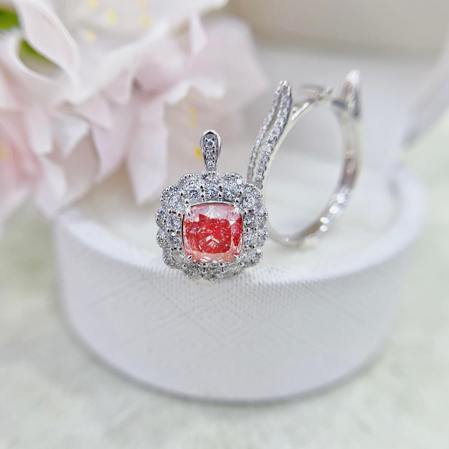 Cushion cut lab grown pink diamond engagement ring 02