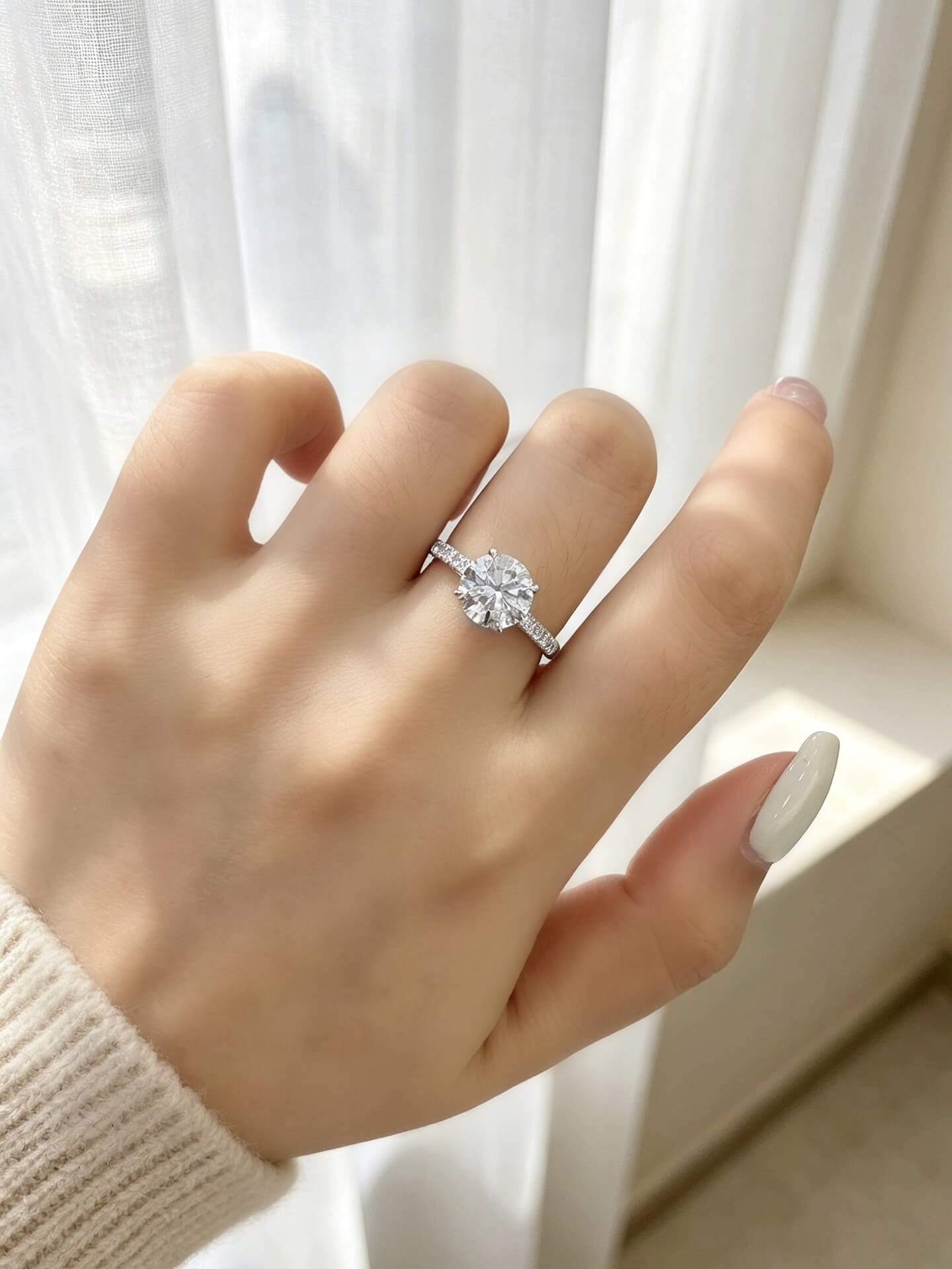 Round cut lab grown diamond engagement ring 01 Round cut lab grown diamond engagement ring 01