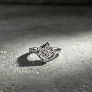 Round cut lab grown diamond engagement ring 03
