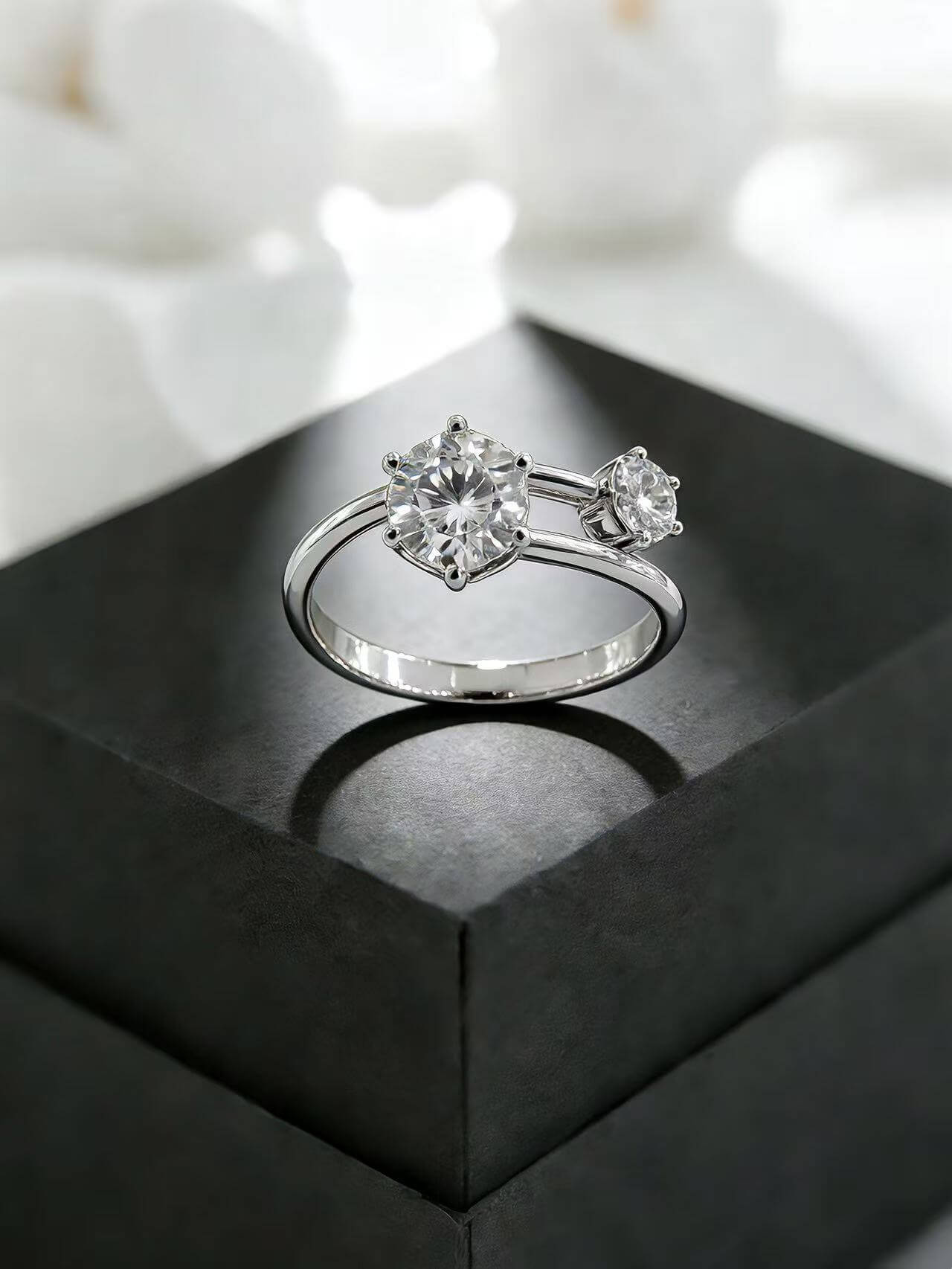 Round cut lab grown diamond toi-et-moi engagement ring